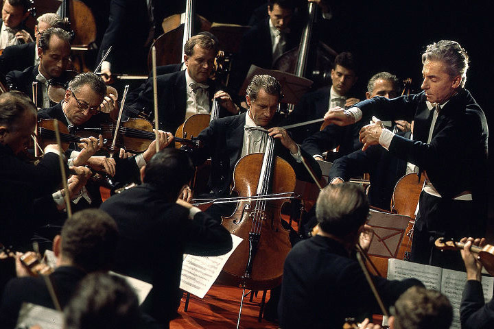 Karajan conduz a Orq. Filarmônica de Berlim